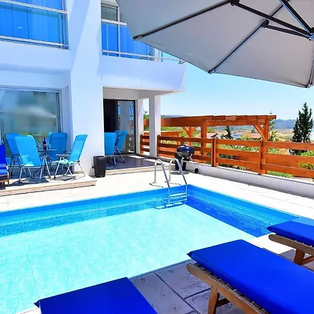 Luxury 5 Bedroom With Pool In Coral Bay