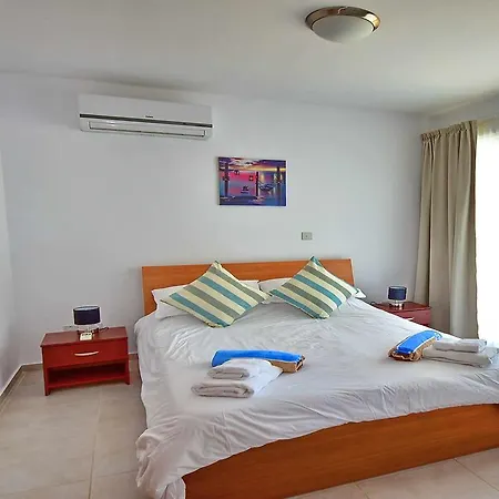 Luxury 5 Bedroom With Pool In Coral Bay