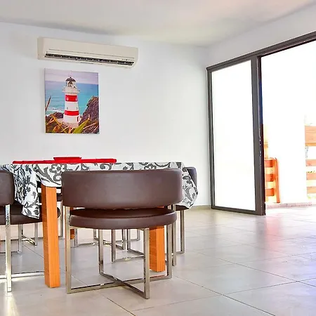 Luxury 5 Bedroom With Pool In Coral Bay